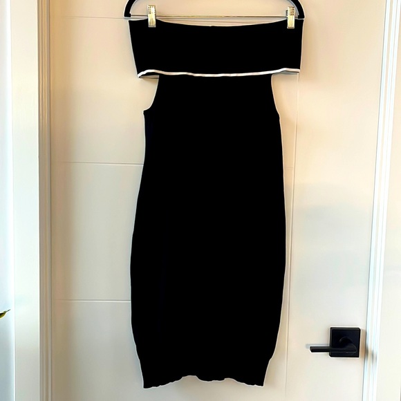 Aritzia Wilfred Free off the shoulder dress - Picture 2 of 7